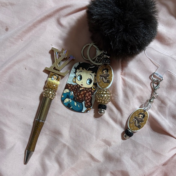 Brown and Tan Betty Boop 5 piece notebook and accessory set. - Picture 6 of 9